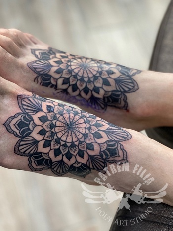 Mandala's op voeten