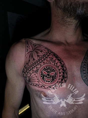 Maori style op borst