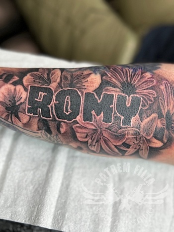 naam met bloemen