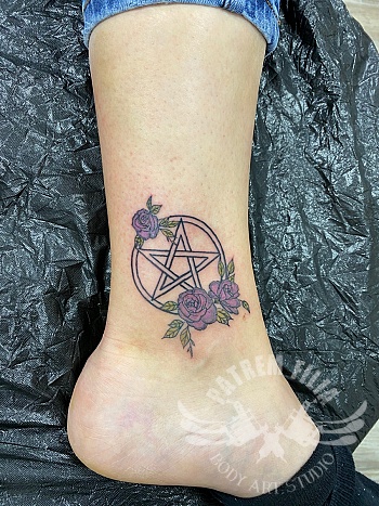 Pentagram met rozen