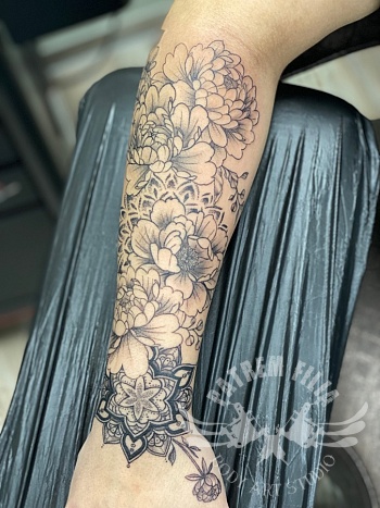 pioenrozen met mandala