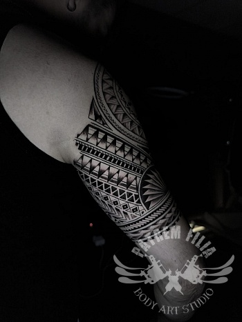 Polynesische sleeve — kracht in patronen