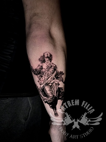 Realistische engel tattoo — klassieke kunst in black & grey