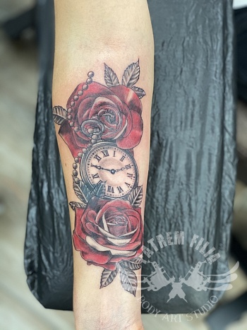 rozen met zakhorloge.