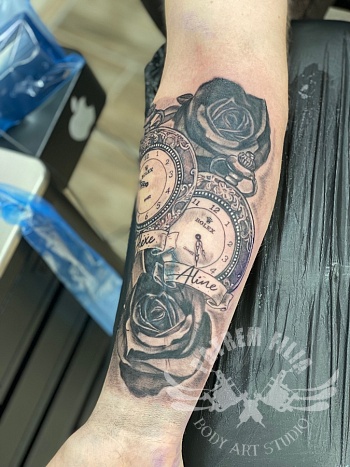 rozen met zakhorloges en namen