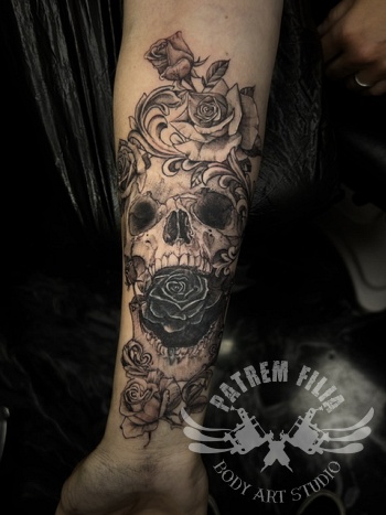 Skull met rozen