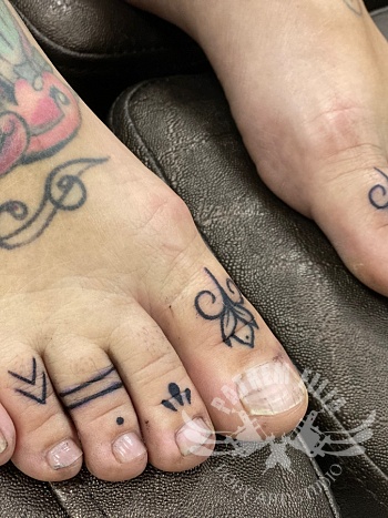 tenen tattoo