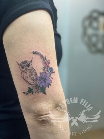 Uiltje  met bloemen maan