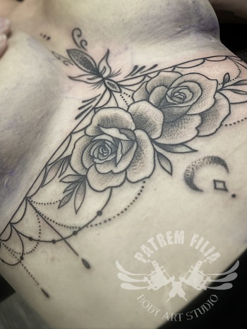 underboob met rozen