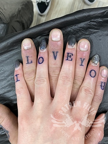 Vinger tattoos