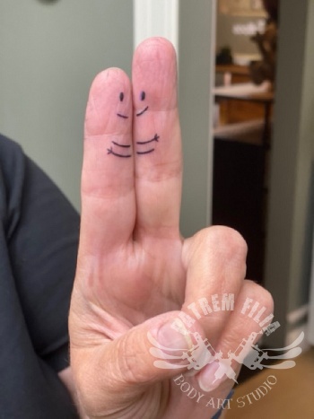 vingertattoo