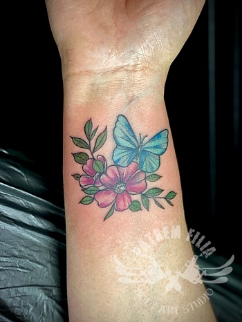 vlinder met bloem