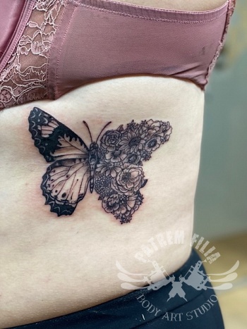 vlinder met bloemen