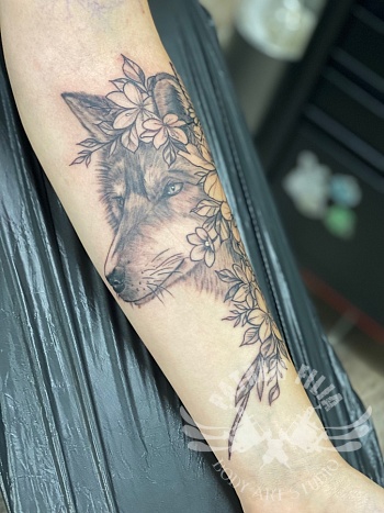 Vos met bloemen