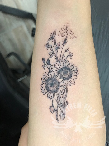 zonnebloemen tattoo